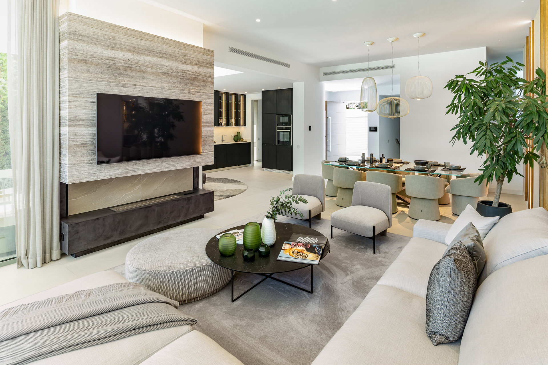 Nine in Paradise spacious living room with garden access